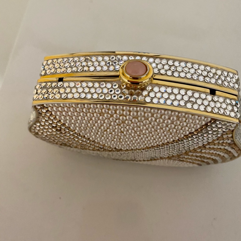 Judith Leiber Cluth - Picture 2 of 6
